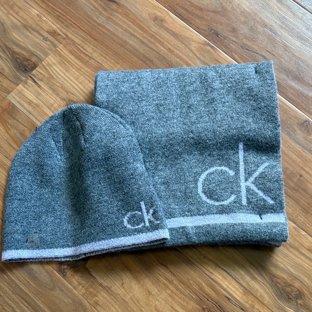 Calvin Klein Gray Knit Beanie & Scarf Set with Light Trim